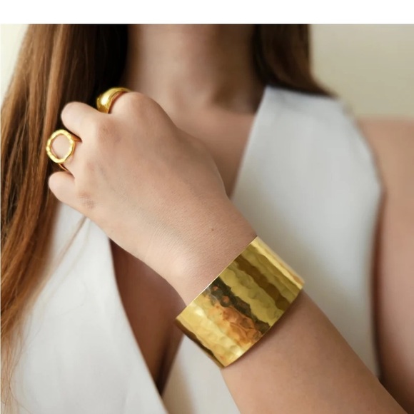 Raffine’ Jewelry - RAFFINE’ VINTAGE 10k GOLDEN HAMMERED CUFF 3”